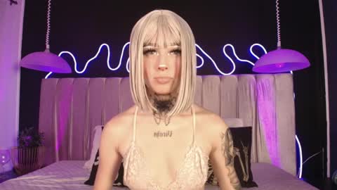 zhally_dee online show from April 4, 7:22 pm