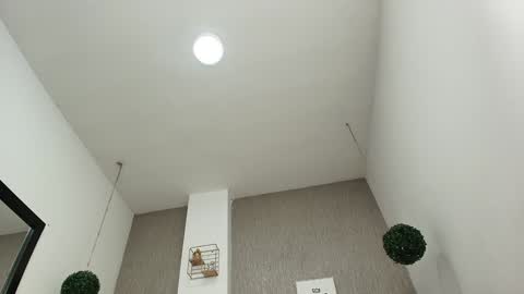 ZHAMIRA  ANDRES online show from January 17, 9:39 am