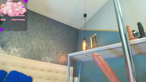 ZHAMIRA  ANDRES online show from October 22, 11:59 pm