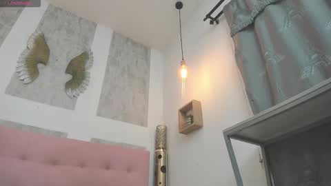 ZHAMIRA  ANDRES online show from February 1, 8:51 pm