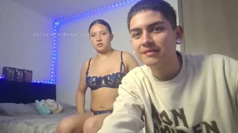 Snapshot of zhara_and_logan chatting on June 1, 12:18 pm Zhara and logan online show from June 1, 12:18 pm