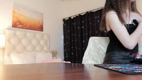 zianichols online show from February 13, 4:58 pm