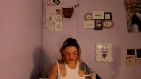 Snapshot of zihaadams_ chatting on June 13, 10:51 pm zihaadams_ online show from June 13, 10:51 pm