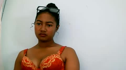 elly online show from March 25, 5:02 am