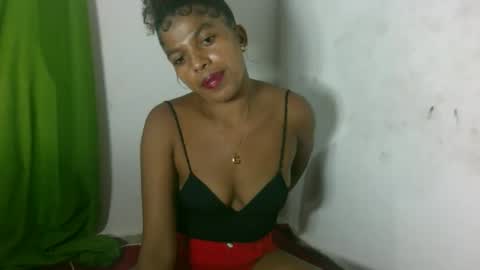 Snapshot of zizioraniarison chatting on May 30, 10:51 pm zizioraniarison online show from May 30, 10:51 pm