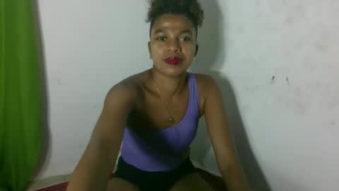 Snapshot of zizioraniarison chatting on May 31, 1:51 pm zizioraniarison online show from May 31, 1:51 pm