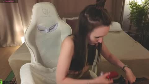 Zlata  Mon Tue Thu Fri Sun Sa GMT 3 0000pm - 0600pm  online show from March 28, 9:09 am