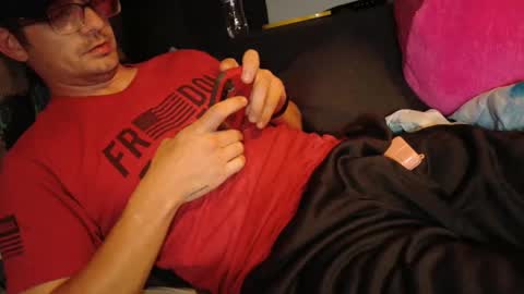 Snapshot of znsecretz3 chatting on November 1, 3:52 am I like Tokens too online show from November 1, 3:52 am