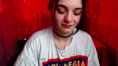 Snapshot of zoe_0111 chatting on February 6, 7:29 pm zoe_0111 online show from February 6, 7:29 pm