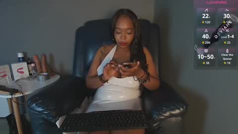 Snapshot of zoe__kravits__ chatting on September 29, 1:27 pm   online show from September 29, 1:27 pm