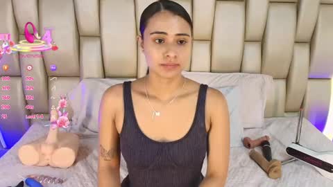 Snapshot of zoe_barlove chatting on June 1, 11:45 am Your new obsession online show from June 1, 11:45 am