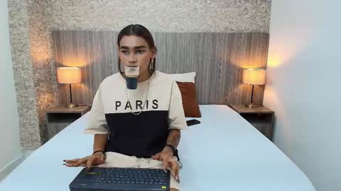 Snapshot of zoe_bermudez chatting on December 15, 11:25 am Zoe online show from December 15, 11:25 am