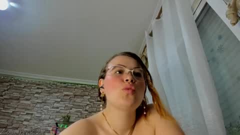 Snapshot of zoe_brk chatting on June 5, 8:09 am zoe brk online show from June 5, 8:09 am