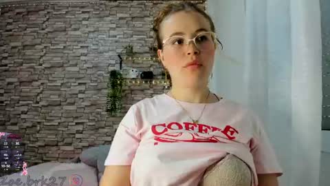 Snapshot of zoe_brk chatting on June 18, 9:14 am zoe brk online show from June 18, 9:14 am