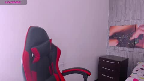 Z O E online show from April 10, 8:46 pm