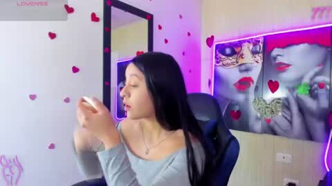 Snapshot of zoe_connor19 chatting on June 23, 8:40 pm Z O E online show from June 23, 8:40 pm