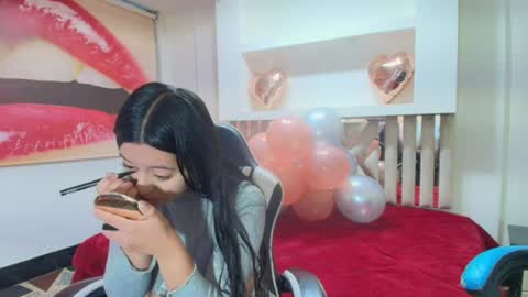 Snapshot of zoe_connor19 chatting on July 16, 9:10 pm Z O E online show from July 16, 9:10 pm
