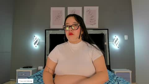 Snapshot of zoe_curvyy chatting on June 17, 12:18 pm zoe_curvyy online show from June 17, 12:18 pm
