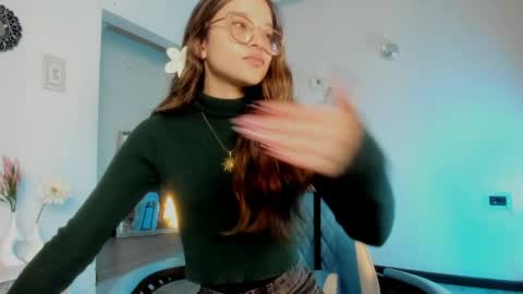 zoe_dear online show from May 12, 2:14 pm