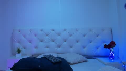 Snapshot of zoe_evaanss_ chatting on August 3, 6:33 pm zoe_evaanss_ online show from August 3, 6:33 pm