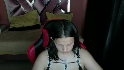 Snapshot of zoe_green01 chatting on May 28, 12:35 pm zoe online show from May 28, 12:35 pm