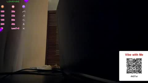 Snapshot of zoe_jeane_beker chatting on June 8, 2:01 am ZOE online show from June 8, 2:01 am