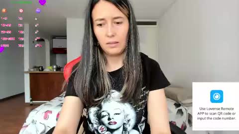 Snapshot of zoe_jeane_beker chatting on June 25, 8:02 pm ZOE online show from June 25, 8:02 pm