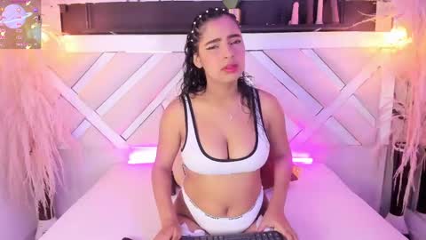Snapshot of zoe_johnsonn1 chatting on May 10, 9:42 pm Zoey online show from May 10, 9:42 pm