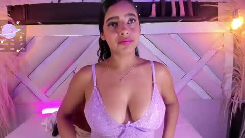 Snapshot of zoe_johnsonn1 chatting on May 26, 11:01 pm Zoey online show from May 26, 11:01 pm