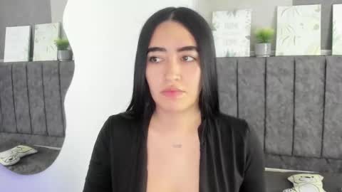 zoe_jones7 online show from January 17, 3:00 am