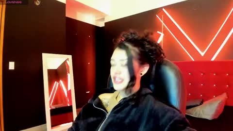 Snapshot of zoe_lara_34 chatting on May 21, 3:57 am zoe online show from May 21, 3:57 am