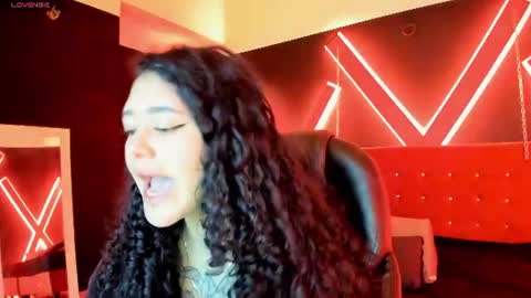 Snapshot of zoe_lara_34 chatting on August 2, 4:00 am zoe online show from August 2, 4:00 am