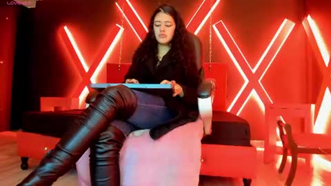 Snapshot of zoe_lara_34 chatting on August 3, 3:38 am zoe online show from August 3, 3:38 am