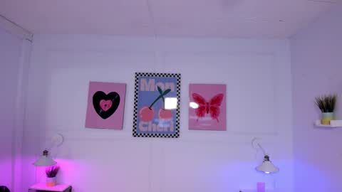 Zoe Lynch online show from December 22, 11:40 am