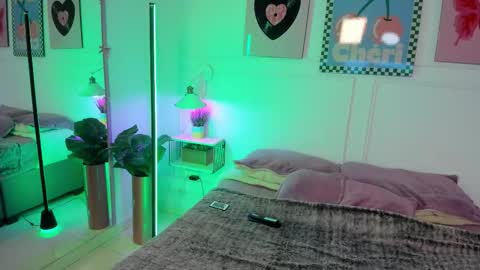 Zoe Lynch online show from March 6, 11:28 am