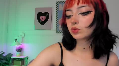 Zoe Lynch online show from March 16, 11:25 am