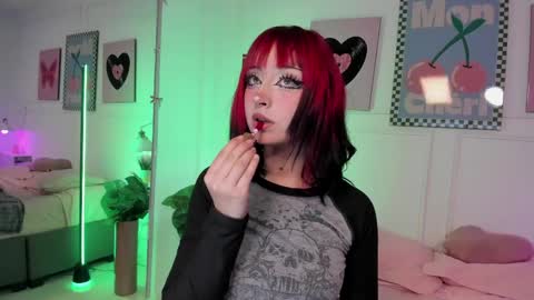 Snapshot of zoe_lynch_ chatting on June 3, 12:19 pm Zoe Lynch online show from June 3, 12:19 pm