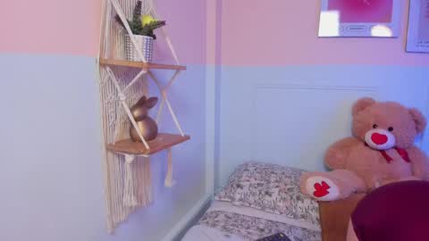 Snapshot of zoe_lynch_ chatting on June 8, 12:27 pm Zoe Lynch online show from June 8, 12:27 pm