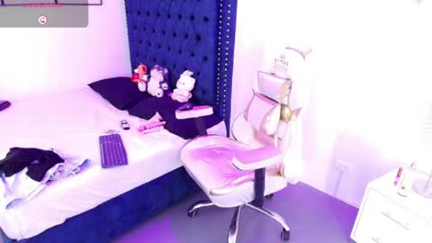 Snapshot of zoe_m00n chatting on May 16, 7:45 pm zoe online show from May 16, 7:45 pm