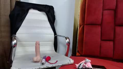 zoe_miller69 online show from November 30, 4:05 am