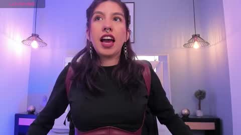 zoe_moreau online show from March 3, 7:53 pm