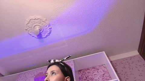 Snapshot of zoe_pettite_ chatting on March 4, 7:01 pm zoe_pettite_ online show from March 4, 7:01 pm