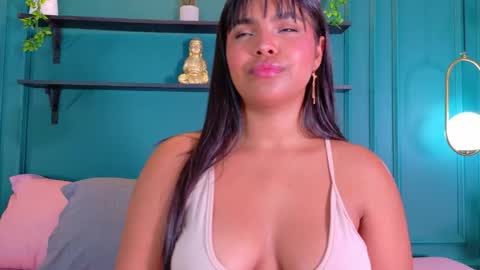 Snapshot of zoe_roux210949 chatting on April 21, 3:13 am Zoe online show from April 21, 3:13 am