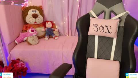 zoe_sullivan_ online show from March 8, 9:13 am