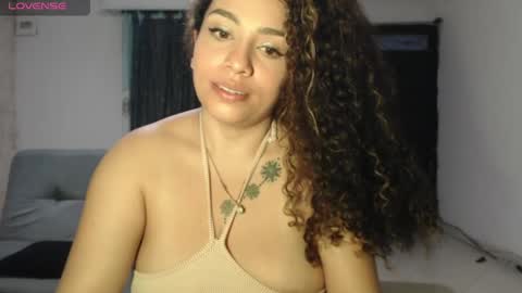 Snapshot of zoe_tai chatting on May 8, 10:42 am zoe tai online show from May 8, 10:42 am