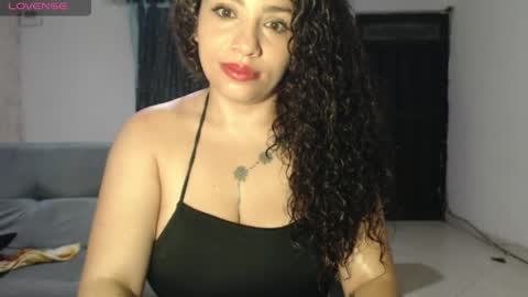 Snapshot of zoe_tai chatting on May 9, 8:41 am zoe tai online show from May 9, 8:41 am