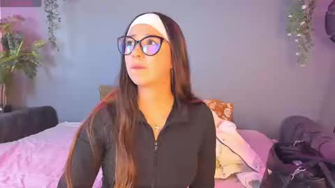 Zoe online show from September 17, 8:10 pm