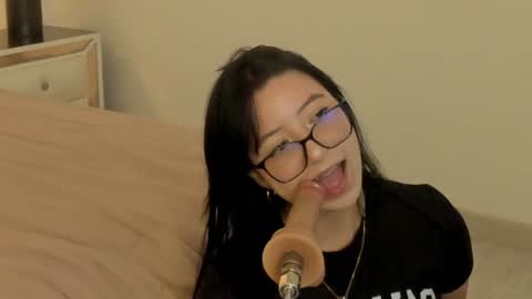 Snapshot of zoe_xra chatting on June 9, 8:42 pm Zoe online show from June 9, 8:42 pm