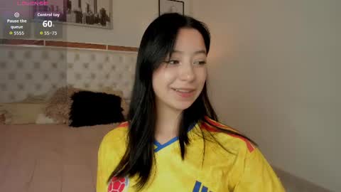 Snapshot of zoe_xra chatting on June 17, 8:32 pm Zoe online show from June 17, 8:32 pm