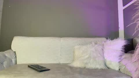 Snapshot of zoee_8 chatting on May 17, 7:10 pm ZOE online show from May 17, 7:10 pm